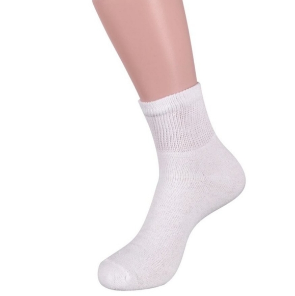 Kohl's Accessories - NEW 4 Pair Women's Diabetic Comfort Quarter Socks